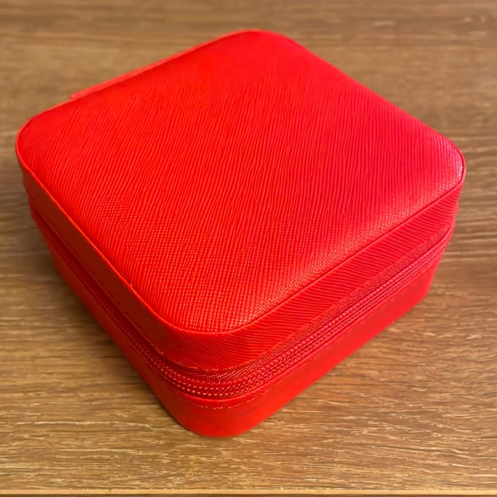 Red travel compact jewelry NWOT
